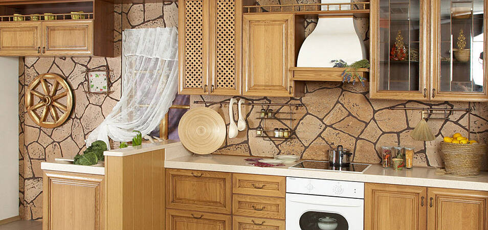 Обшивка стен кухни пластиковыми панелями: выбор дизайна и способы монтажа