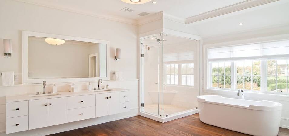 Обустройство светлой ванной комнаты: особенности и секреты