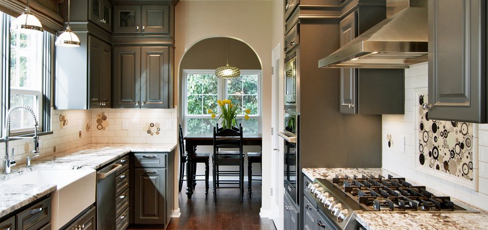 Дизайн кухни в частном доме: 50+ фото, оформление интерьера, отделка кухни,  планировки