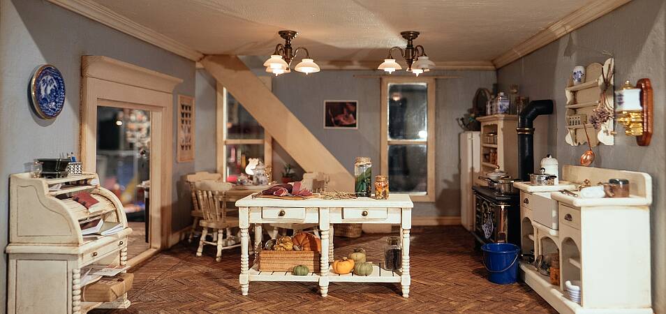 Мебель в миниатюре: решения для кукольных домиков и мини-интерьеров