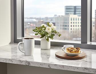 Полноценный стол вместо подоконника: экономим деньги и площадь