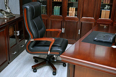 Кресло офисное Atlant extra кожа дерево бежевое