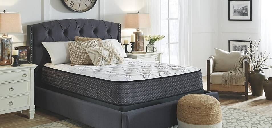 Кровати-чердаки с диваном: какими бывают и как выбрать?