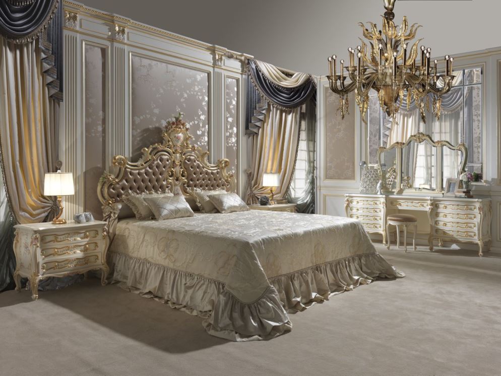 Кровать в венецианском стиле