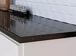 Столешница прямая/4/Чёрный гранит глянцевая 3050*600*27