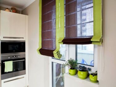 Жалюзи и шторы на одном окне на кухню