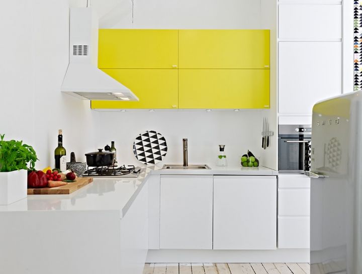 Бело-желтая кухня: сочетание оттенков и выбор мебели