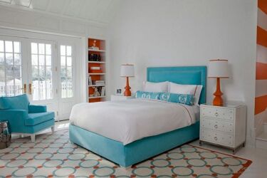Дизайн спальни с бирюзовыми шторами (75 фото)
