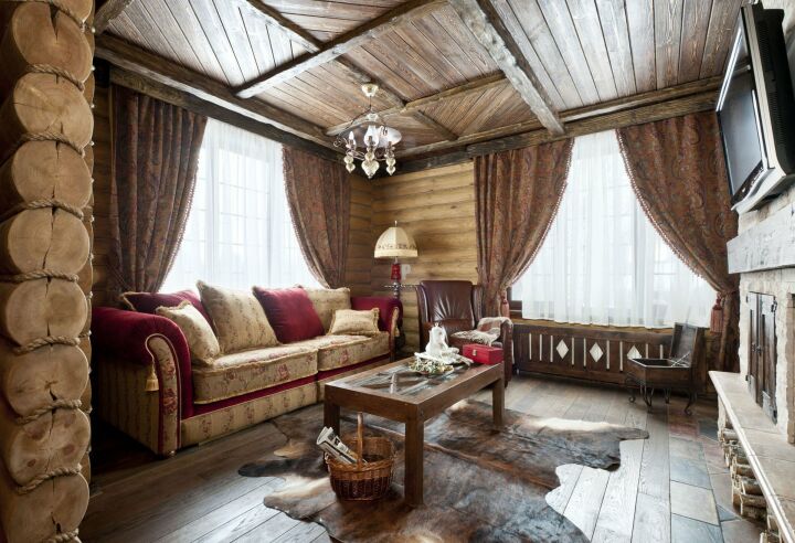 Гостиные в деревянном доме дизайн реальные (51 фото)