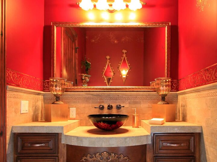Все оттенки красного в оформлении ванной комнаты