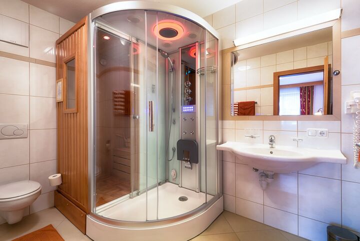 Летний душ кабина с профнастила .