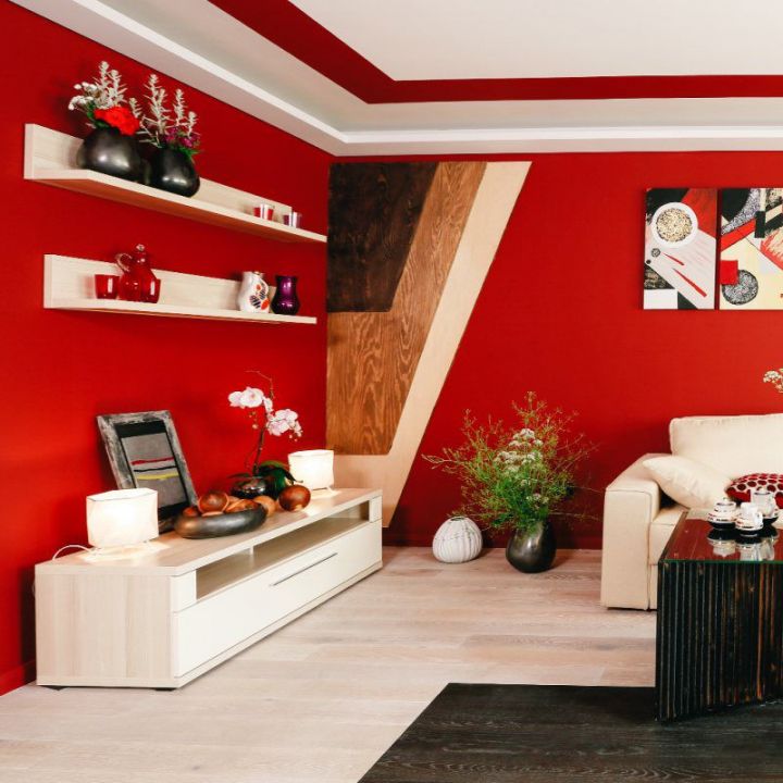 Красная гостиная и 5 оттенков древесины