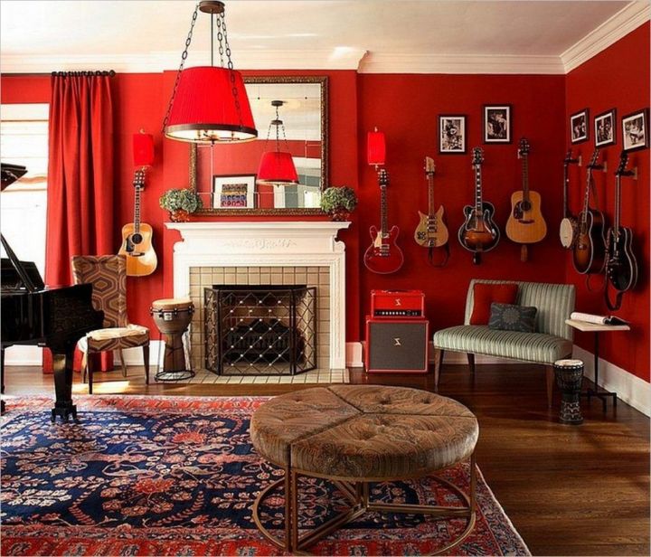 Творческая гостиная: красный и светлое дерево