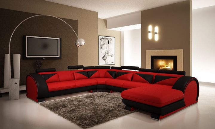 Красный диван – доминирующий акцент в интерьере