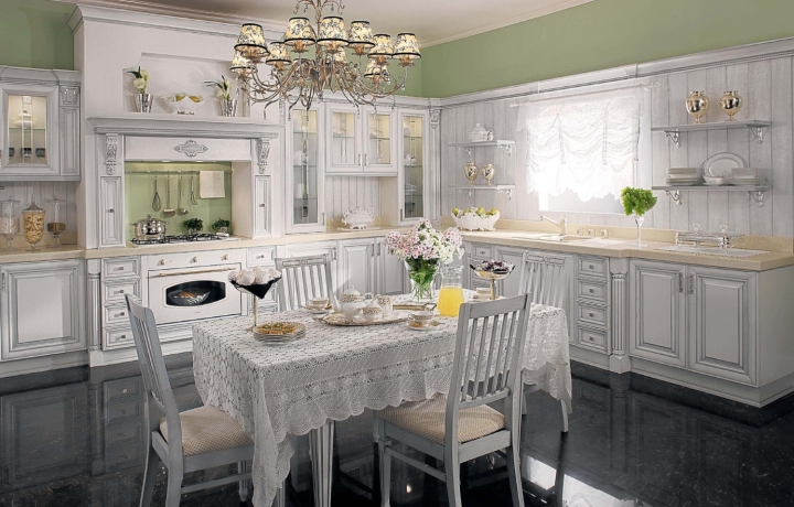 Кухня «Руджери» - элитная мебель с роскошными дворцовыми элементами декора.