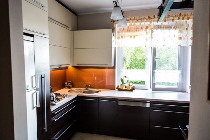 Практичный дизайн интерьера кухни в 10 кв.м.