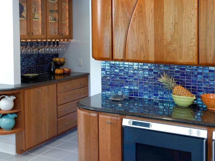 Мозаичный кухонный фартук цвета ультрамарин