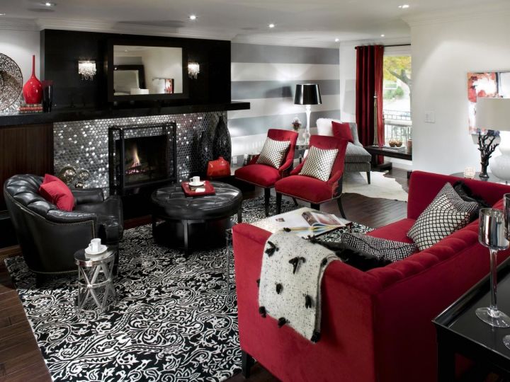 Черная гостиная с красным диваном