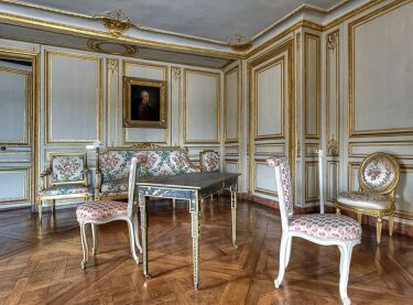 Мебель в Версале