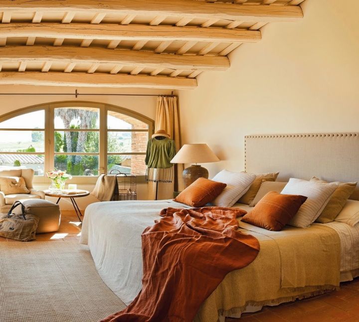 Испанский стиль в интерьере спальни: цвета, 35 фото дизайнов