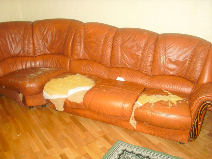 Сколько стоит и как перетянуть диван