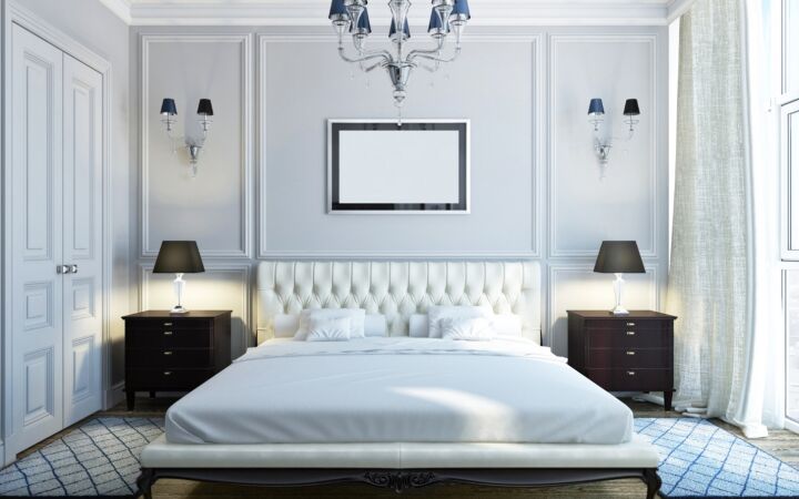 Кровать с мягким изголовьем в интерьере классической спальни