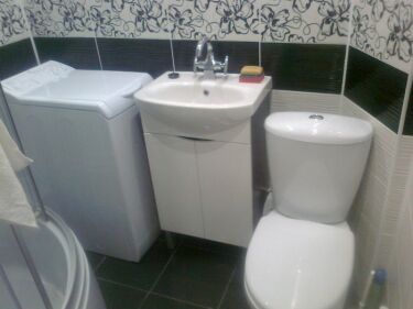 Дизайны маленькой ванной с машинкой