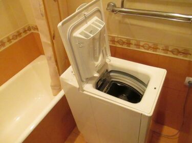 Дизайны маленькой ванной с машинкой