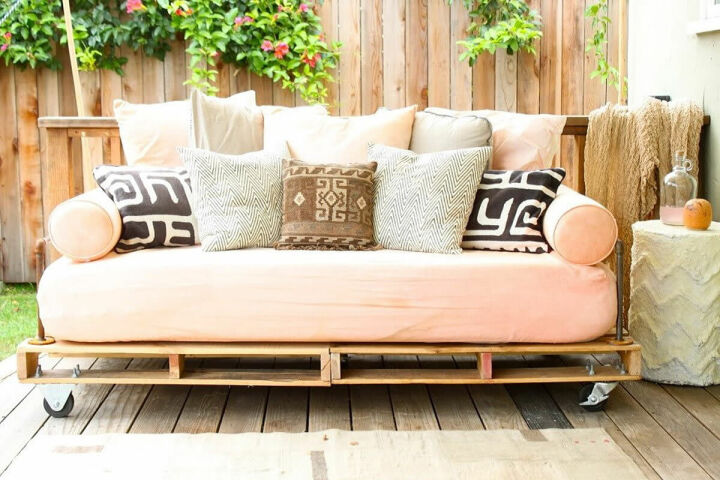 Как сделать диван из паллет: подробная инструкция