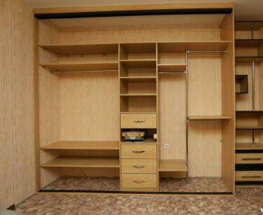 Метровый шкаф для прихожей – куда поставить и что в него влезет?