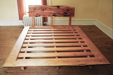 Обтяжка кровати: преобразуйте старую мебель самостоятельно или обратитесь к профессионалам