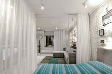 Дизайн маленькой спальни с белой мебелью в современном стиле (38 фото)