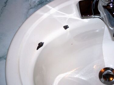 Скол в ванной и другие проблемы с покрытием. Виды повреждений и методы устранения