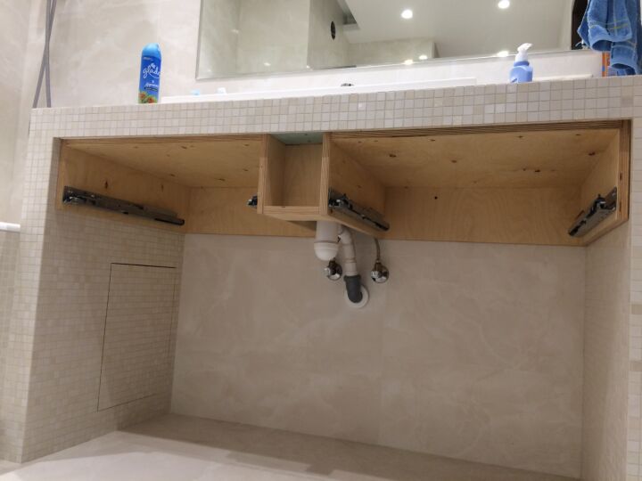 Подвесная тумбочка под раковину в ванной комнате