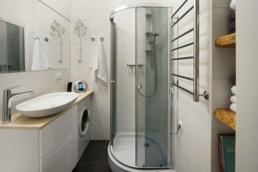 Как выбрать душевую кабину для маленькой ванной: учимся экономить квадратные метры