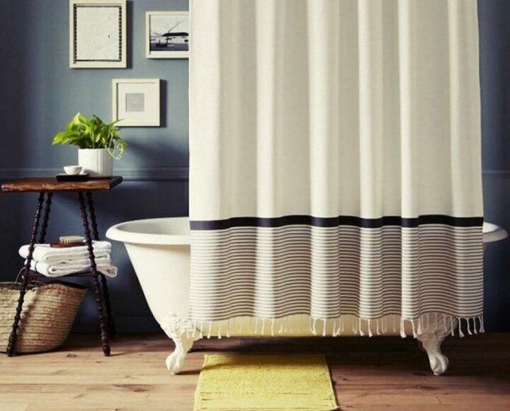 Текстильная штора для ванной с оборкой