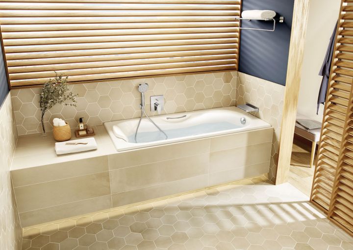 Стальная ванна дешевле акриловой, но стоимость зависит от дизайна, формы и объёма