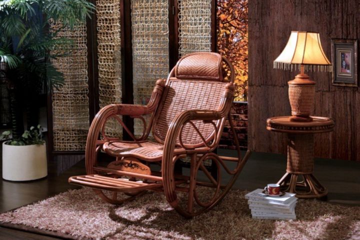 Кресло-качалка из ротанга