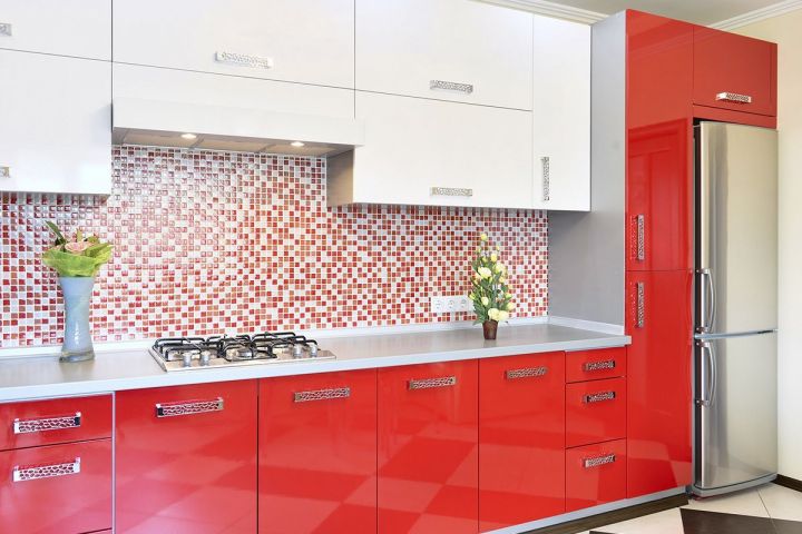 Красная кухня (60 фото): идеи дизайна интерьеров, ремонт кухни
