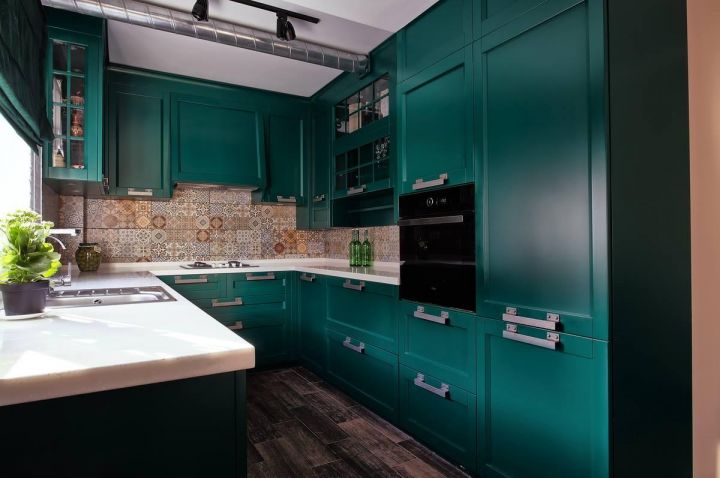 Бело-зеленая кухня: идеи дизайна и отделки, 50 красивых фото