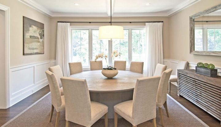Большие столы для гостиной: варианты и стили
