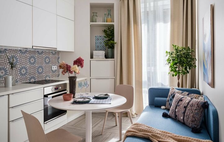 Маленькая кухня с диваном: дизайн, 50+ фото