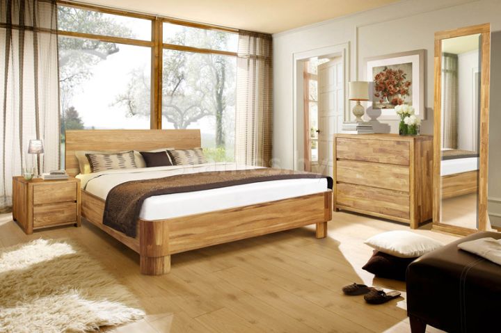 Спальня из деревянного массива