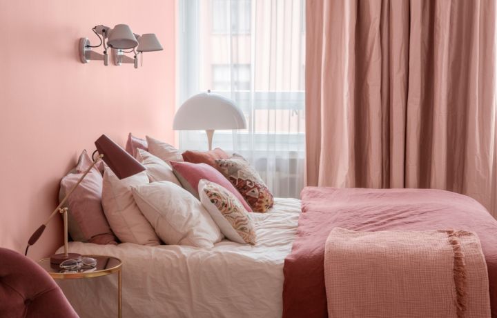 Пастельно-розовый оттенок спальни