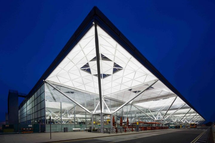 Здание аэровокзала в лондонском аэропорту Станстед