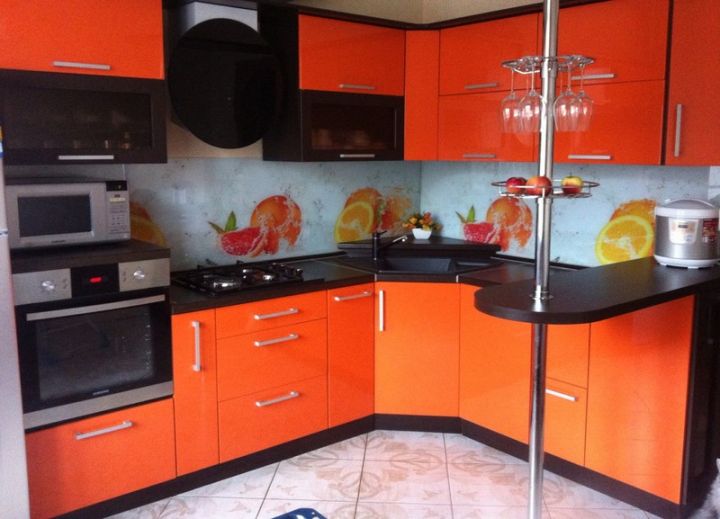 Оранжевая кухня — стильное решение для современных хозяек
