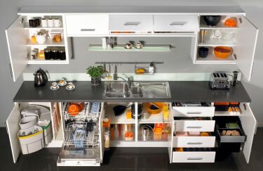 Используем внутренние поверхности и боковые фасады кухонной мебели