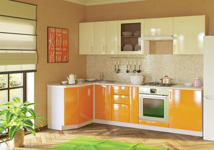 Оранжевый цвет в интерьер пластиковой кухни добавляет яркости и бодрости