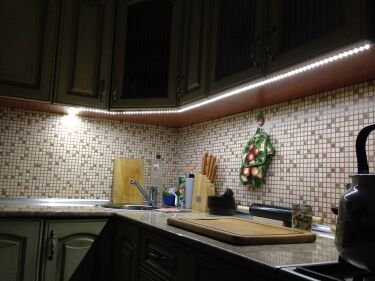 Светодиодная лента 12в на кухне, фото подсветки