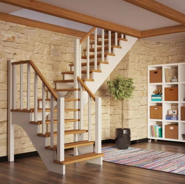 Установка деревянных лестниц в частных домах, установить лестницу из дерева в частном доме